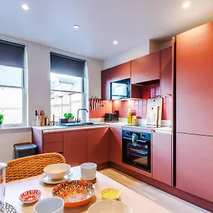 Luxury 2b Centre With Private Parking Apartment